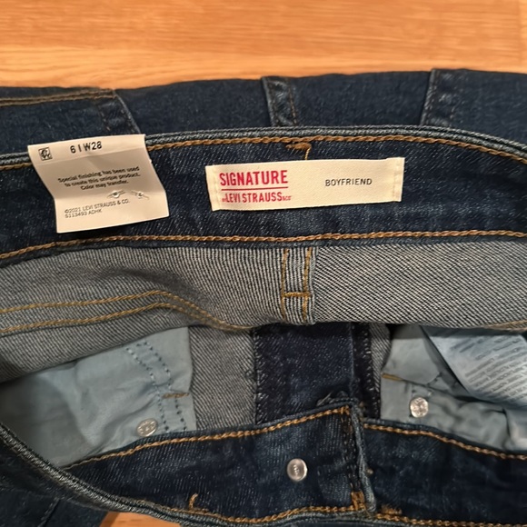 Signature by Levi Strauss NWT mid rise boyfriend jeans - Picture 4 of 8